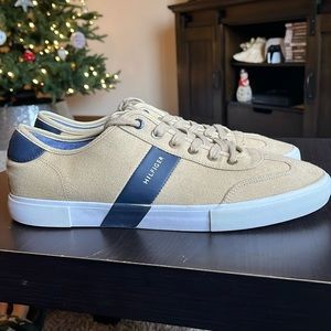 Tommy Hilfiger TMPANDORA Men's 12 tan canvas with navy blue leather accents